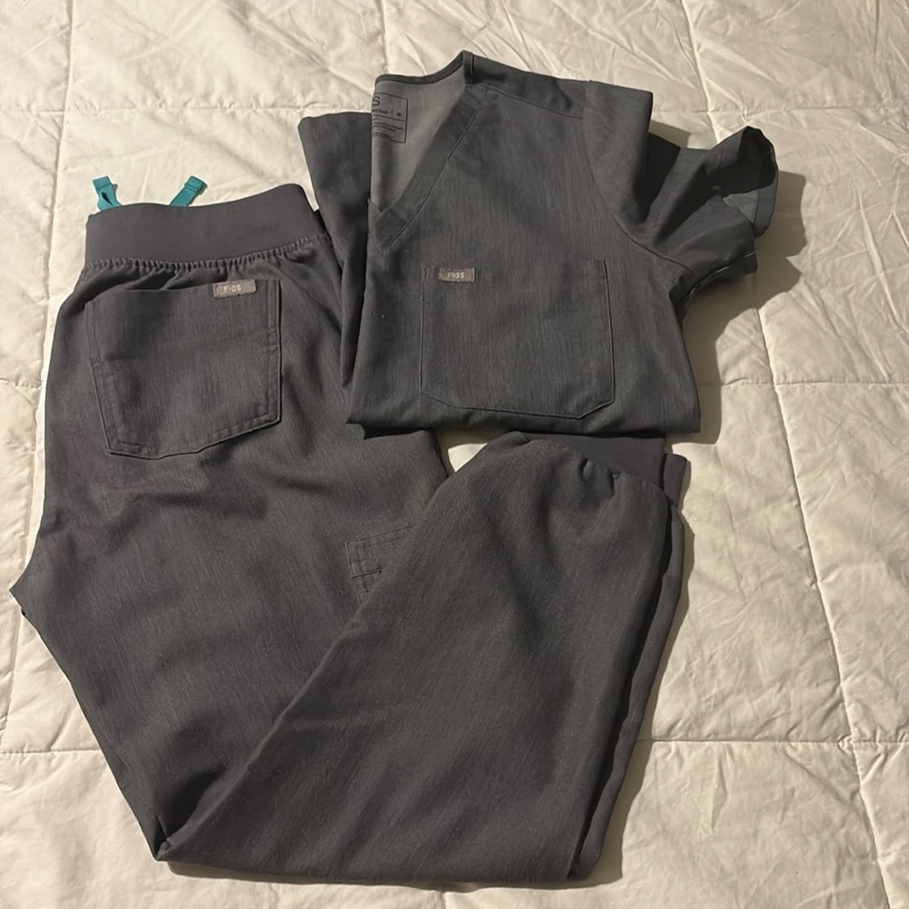 Gray figs scrub set. Jogger S/P, with medium one pocket top